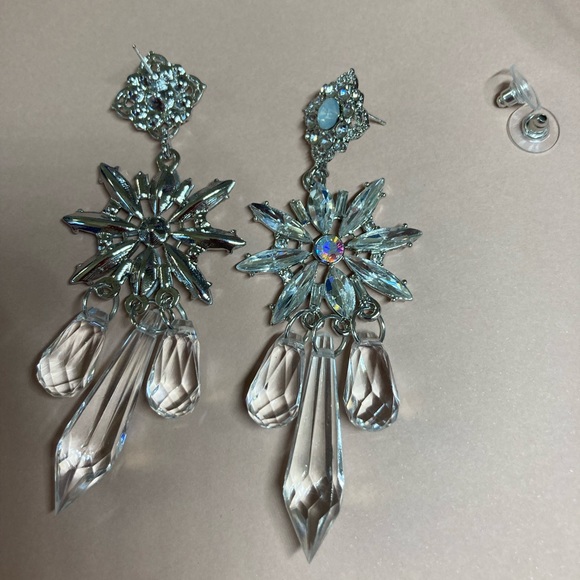 🌟 Long Crystals Earrings - Picture 4 of 4